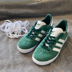 ADIDAS NWOT : Men’s 4.5 or women’s size 7